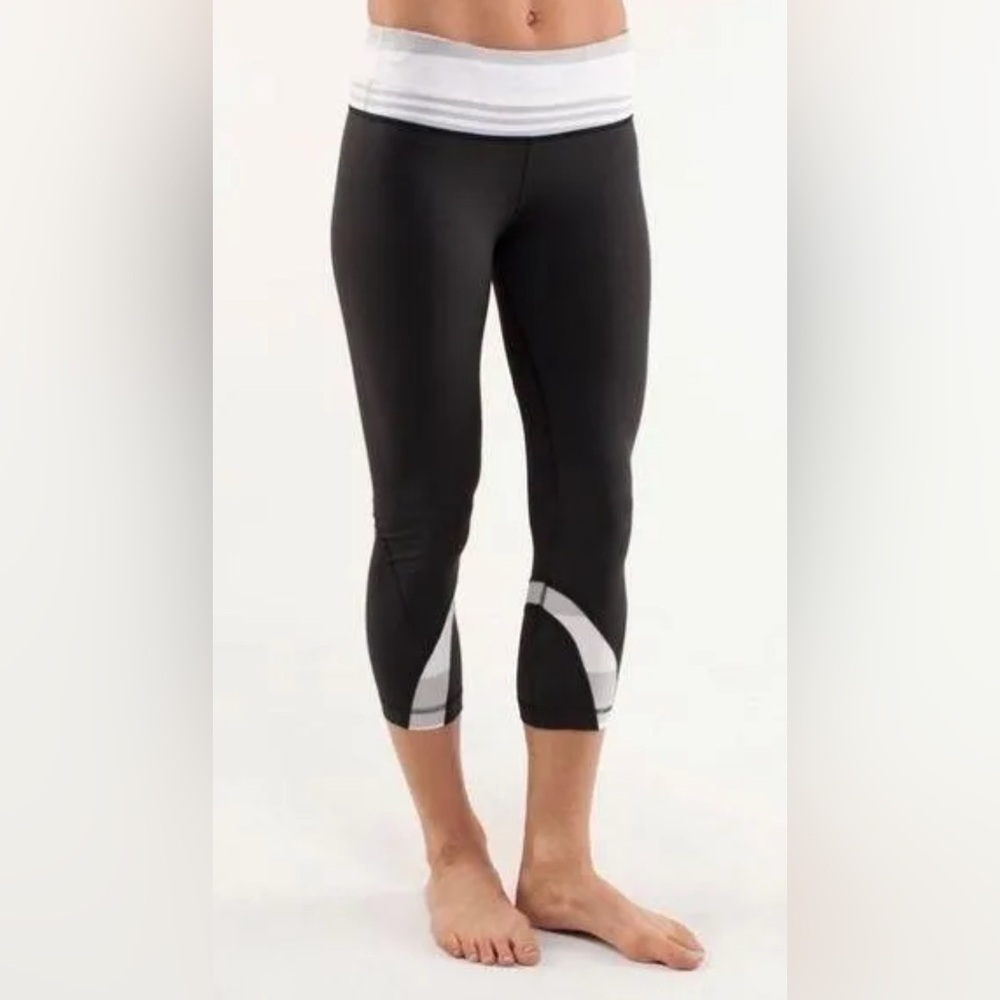 Lululemon Run: Inspire Crop II Leggings in Black, White and Gray, Size 8